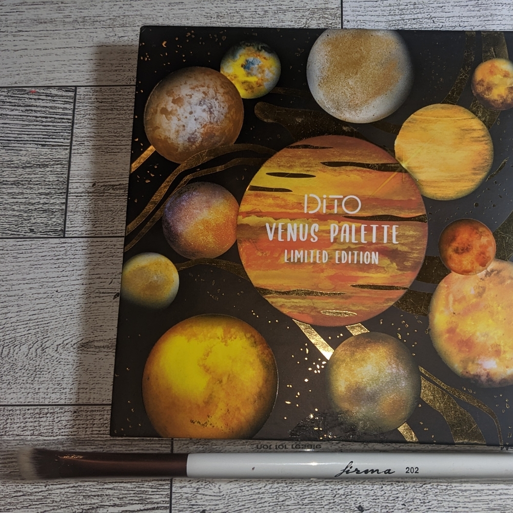 Dito Venus Palette Limited edition & firma eyeshadow brush